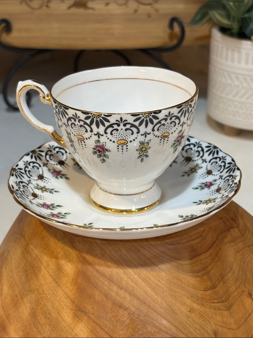 Tuscan Fine English Bone China Teacup and Saucer Set